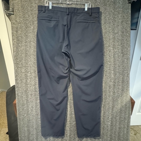 Kirkland Signature Navy Blue Men’s Performance Pants 38x32 - Picture 3 of 16
